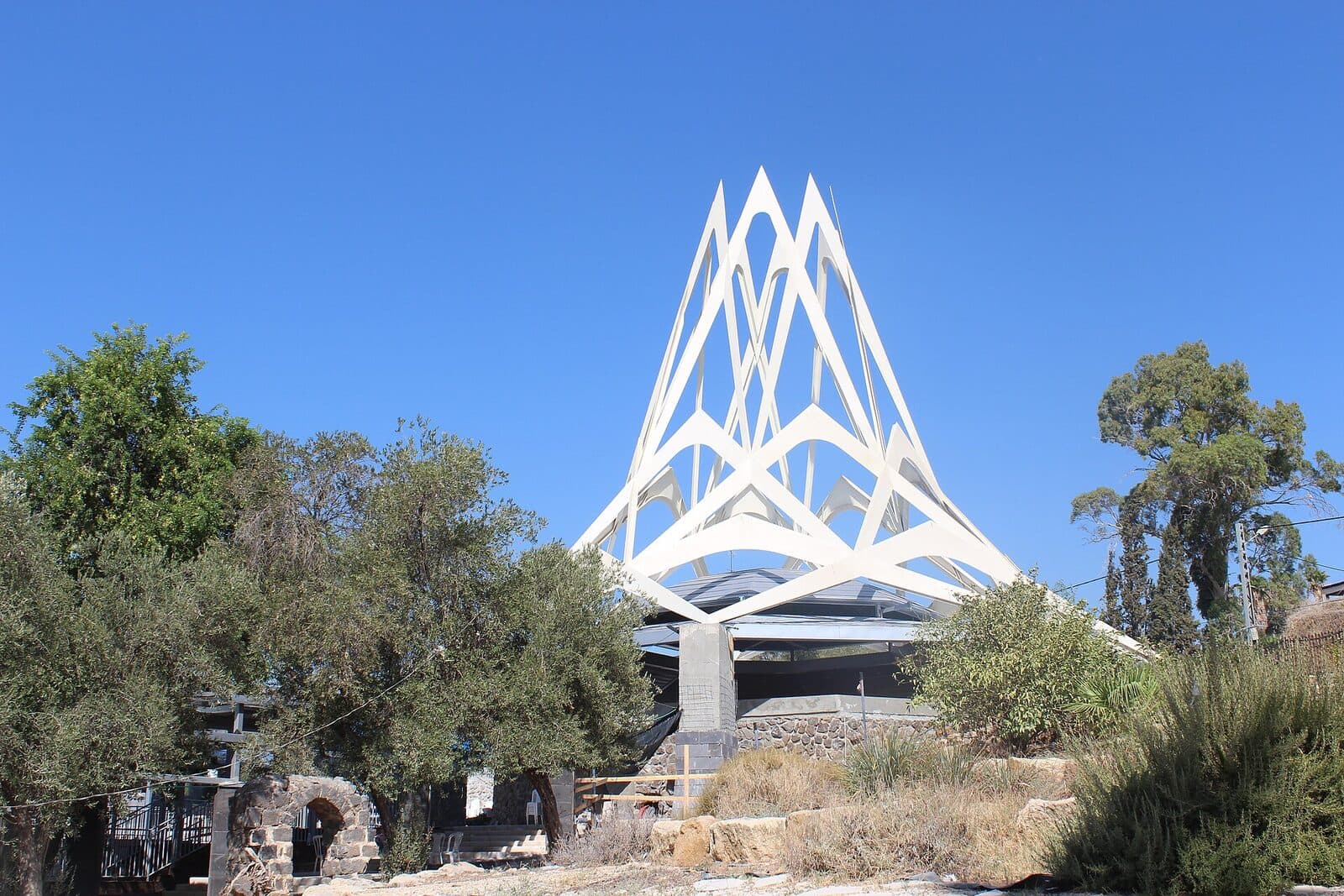 The white crown-shaped monument above the Tomb of Maimonides, among olive trees